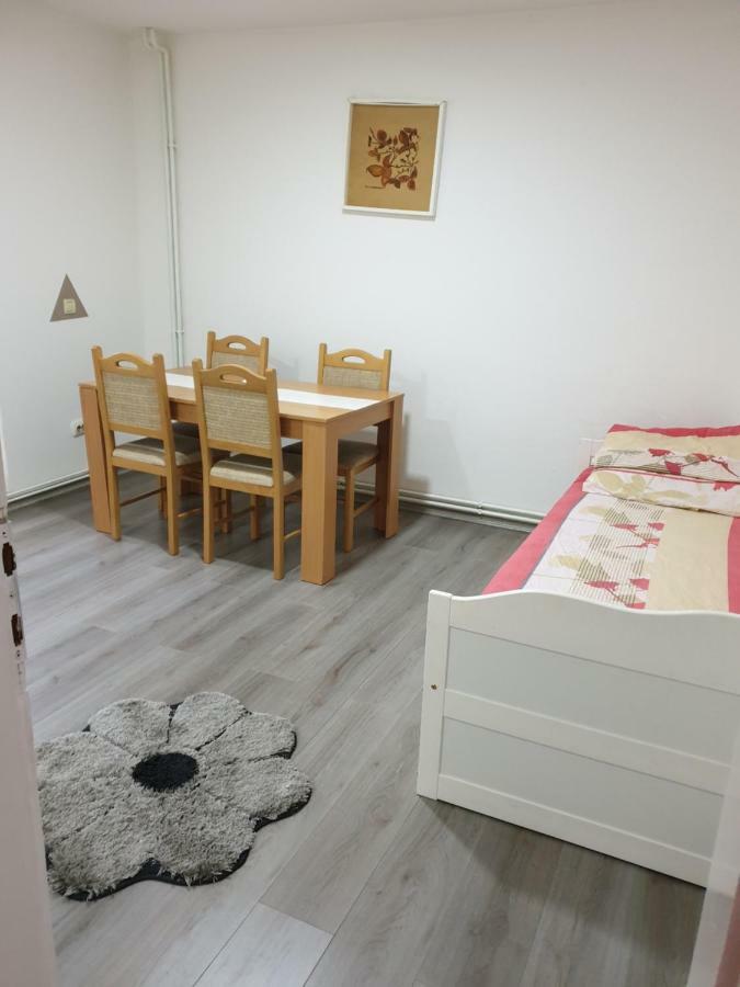 Apartman City Apartment Тузла Екстериор снимка